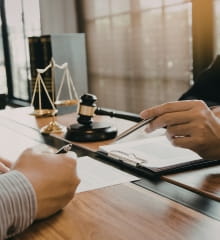 Image How to choose the best bankruptcy lawyer near you in 2026?